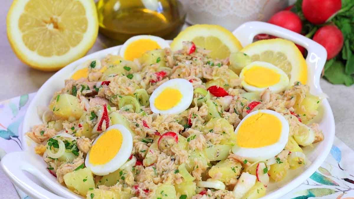 Salade de thon et de pommes de terre citronnée : fraîche et savoureuse